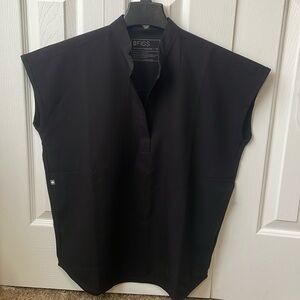 FIGS xs Rafaela scrub top NWT